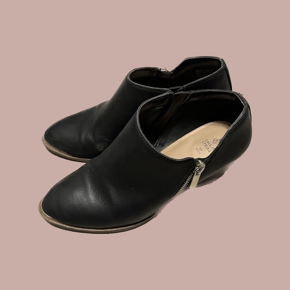 CALL IT SPRING HEELED MULES WITH ZIPPERS SIZE 8 BLACK